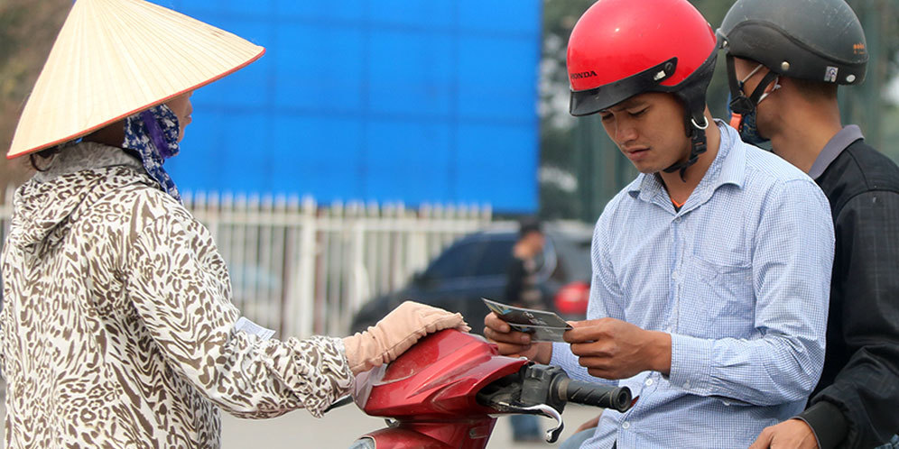 Video: Cara Calo Menjual Tiket Piala AFF di Vietnam Video: Cara Calo Menjual Tiket Piala AFF di Vietnam