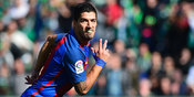 Suarez: Gol Hantu, Bola Sudah Masuk Satu Meter Suarez: Gol Hantu, Bola Sudah Masuk Satu Meter