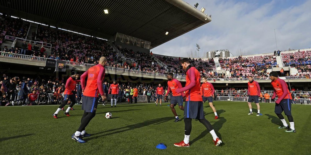 Latihan Pertama Barcelona Dihadiri 10 Ribu Fans Latihan Pertama Barcelona Dihadiri 10 Ribu Fans