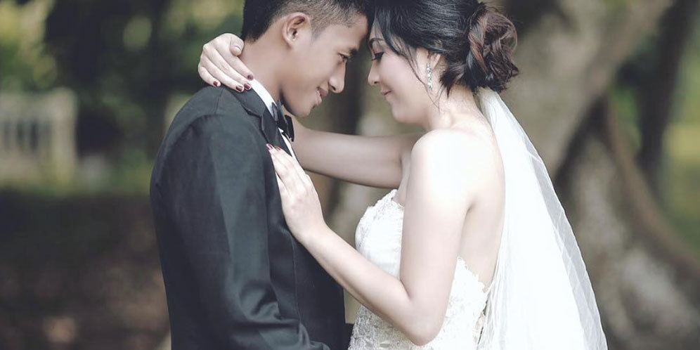 Berbulan Madu, Istri Cantik Bayu Gatra Pamer Foto Mesra