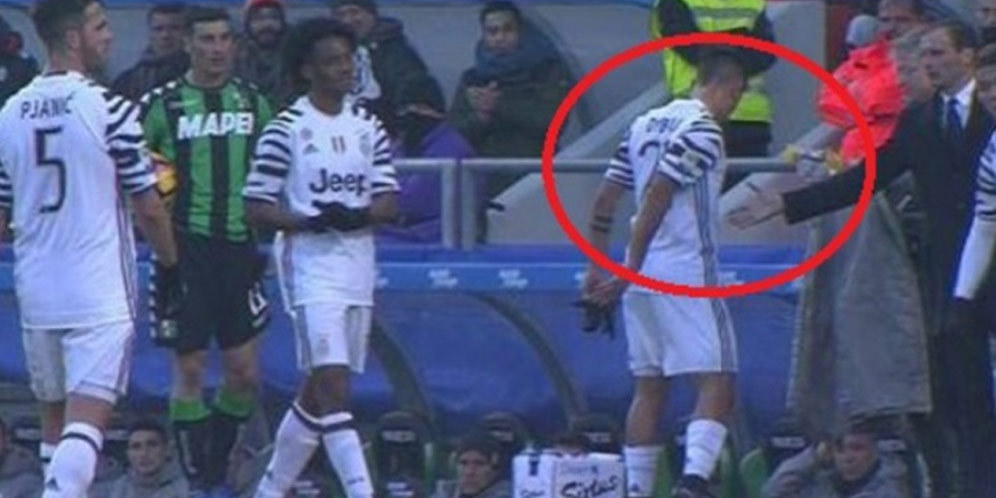 Dybala menolak jabat tangan dengan Allegri