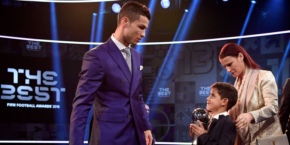 Cute! Ini Ucapan Cristiano Jr ke Ronaldo Usai Menang The Best Cute! Ini Ucapan Cristiano Jr ke Ronaldo Usai Menang The Best