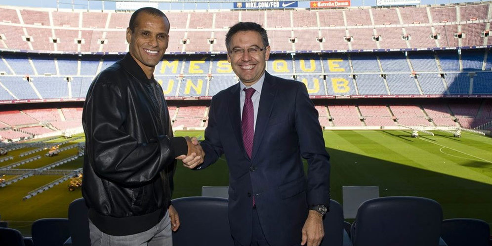 Rivaldo Berkunjung ke Camp Nou Rivaldo Berkunjung ke Camp Nou