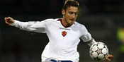 Memori Indah Totti dan Roma di Lyon Memori Indah Totti dan Roma di Lyon