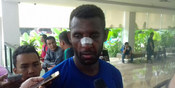 Yanto Basna Dilarang Sundul Bola Yanto Basna Dilarang Sundul Bola