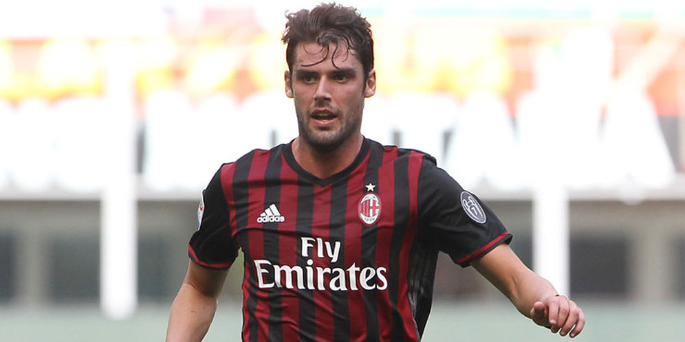 Andrea Poli (c) AFP