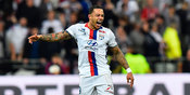 Memphis Depay Cetak Gol Spektakuler dari Tengah Lapangan! Memphis Depay Cetak Gol Spektakuler dari Tengah Lapangan!