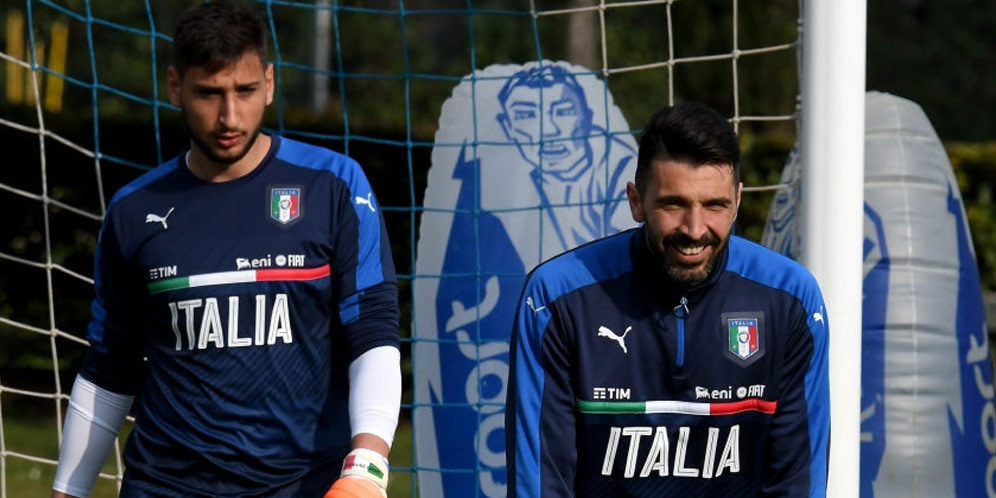 Buffon Isyaratkan Restui Donnarumma Gantikan Dirinya di Timnas Italia Buffon Isyaratkan Restui Donnarumma Gantikan Dirinya di Timnas Italia