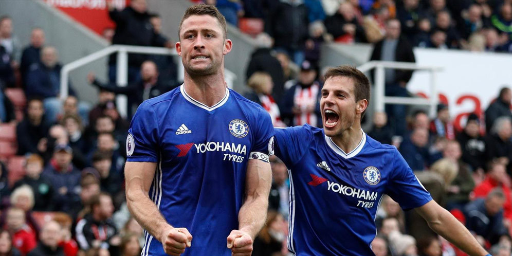 Gary Cahill dan Cesar Azpilicueta.