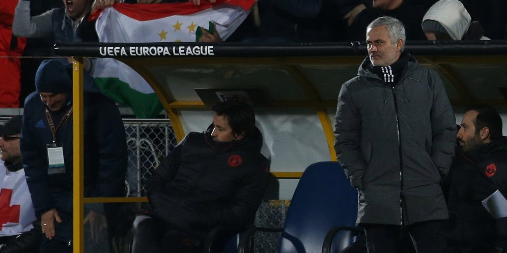 Mourinho Puji Suporter di Laga Rostov vs Manchester United Mourinho Puji Suporter di Laga Rostov vs Manchester United