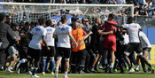 Pemain Diserang Suporter, Laga Bastia vs Lyon Dihentikan Pemain Diserang Suporter, Laga Bastia vs Lyon Dihentikan