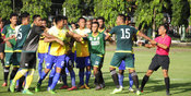 Diwarnai Keributan, Persegres Ditahan Imbang Perssu Diwarnai Keributan, Persegres Ditahan Imbang Perssu