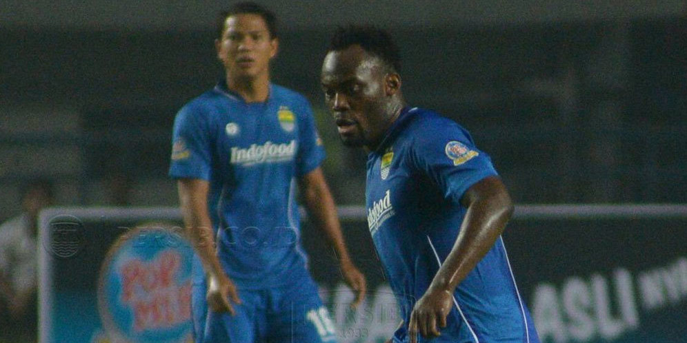 Aji Santoso Senang Essien Main dari Menit Awal Aji Santoso Senang Essien Main dari Menit Awal