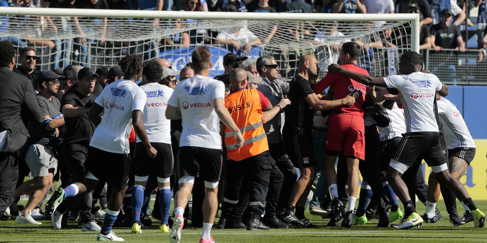 Pemain Diserang Suporter, Laga Bastia vs Lyon Dihentikan Pemain Diserang Suporter, Laga Bastia vs Lyon Dihentikan