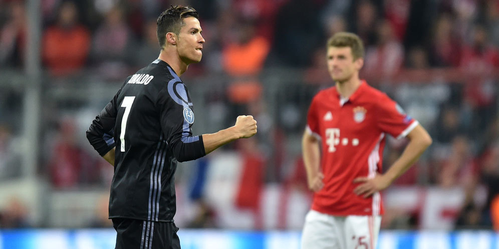 Ferdinand: Standar Penampilan Ronaldo Tak Masuk Akal Ferdinand: Standar Penampilan Ronaldo Tak Masuk Akal