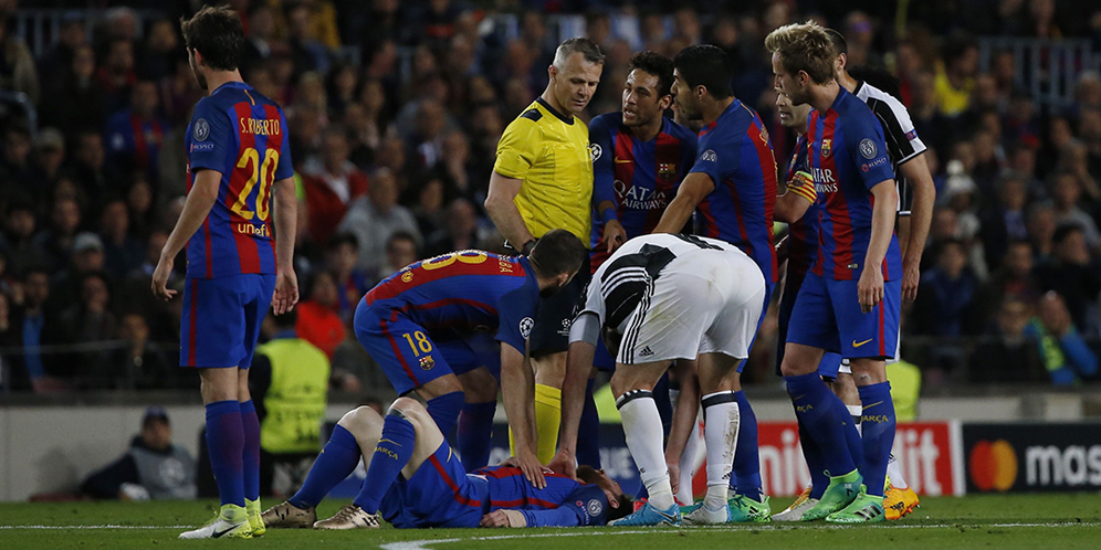 Ouch, Wajah Messi Menghantam Tanah Sampai Berdarah Ouch, Wajah Messi Menghantam Tanah Sampai Berdarah