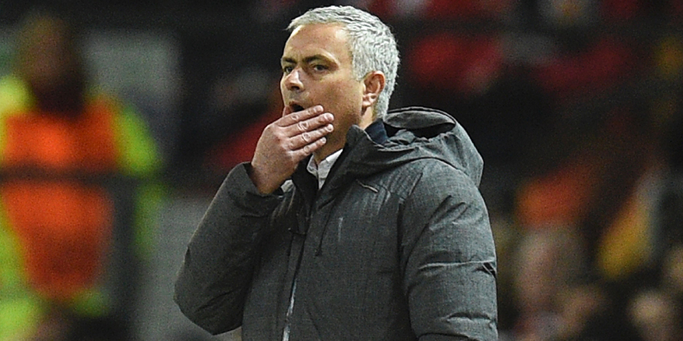 Neville: Beri Mourinho 12 Bulan Lagi di MU Neville: Beri Mourinho 12 Bulan Lagi di MU