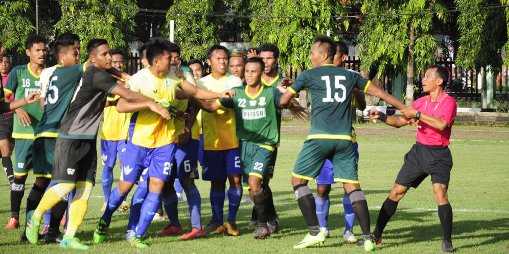 Diwarnai Keributan, Persegres Ditahan Imbang Perssu Diwarnai Keributan, Persegres Ditahan Imbang Perssu