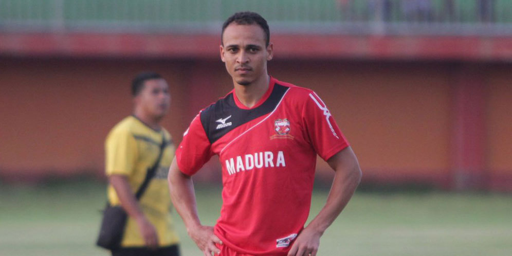 KITAS Belum Tuntas, Ini Alasan Madura United Pasang Odemwingie KITAS Belum Tuntas, Ini Alasan Madura United Pasang Odemwingie