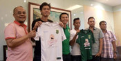 Rishadi Fauzi Ingin Bermain Lebih Banyak di Persebaya Rishadi Fauzi Ingin Bermain Lebih Banyak di Persebaya