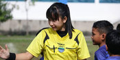 Berparas Cantik, Wasit Asli Tasikmalaya Ini Mendadak Ngehits Berparas Cantik, Wasit Asli Tasikmalaya Ini Mendadak Ngehits