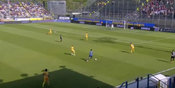Ingin Ikut Menyerang, Kiper Ini Lakukan Aksi Gila! Ingin Ikut Menyerang, Kiper Ini Lakukan Aksi Gila!