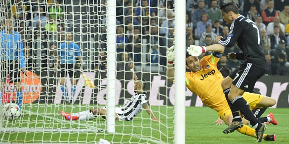 Cristiano Ronaldo membobol gawang Gianluigi Buffon, 5 Mei 2015