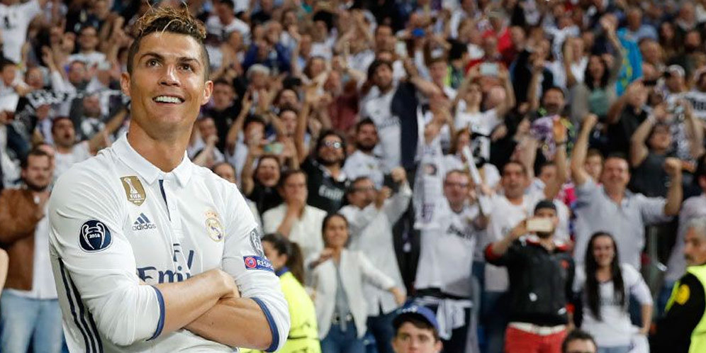 Cetak Hattrick, Ronaldo Disanjung Arbeloa dan Guti Cetak Hattrick, Ronaldo Disanjung Arbeloa dan Guti