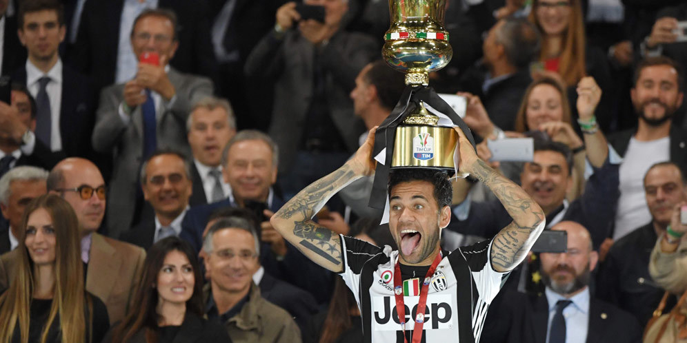 Dani Alves: Kami Belum Dapatkan Hadiah Terbesar Dani Alves: Kami Belum Dapatkan Hadiah Terbesar