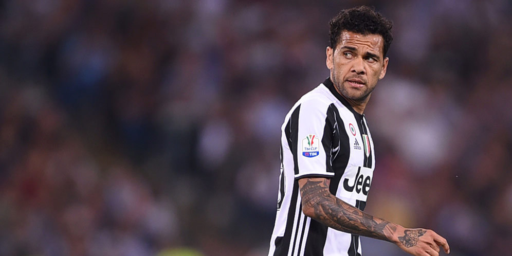 Juara Coppa Italia, Dani Alves Tak Mau Sendirian Dipuji Juara Coppa Italia, Dani Alves Tak Mau Sendirian Dipuji