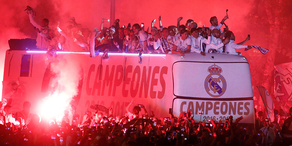 Video: Pesta Juara, Para Pemain Madrid Ejek Pique Video: Pesta Juara, Para Pemain Madrid Ejek Pique