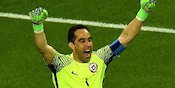 Barcelona Krisis Kiper, Claudio Bravo Siap Turun Gunung