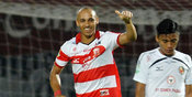Peter Odemwingie Belum Berpikir untuk Gantung Sepatu Peter Odemwingie Belum Berpikir untuk Gantung Sepatu
