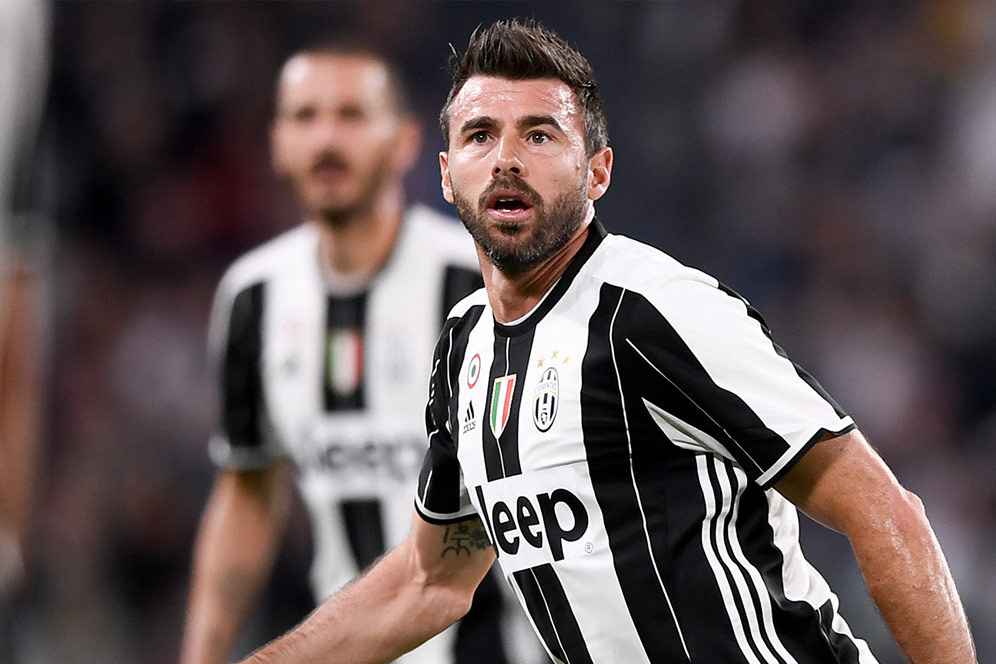 Barzagli: Bonucci Tak Krusial Seperti Maradona, Messi atau Ronaldo Barzagli: Bonucci Tak Krusial Seperti Maradona, Messi atau Ronaldo