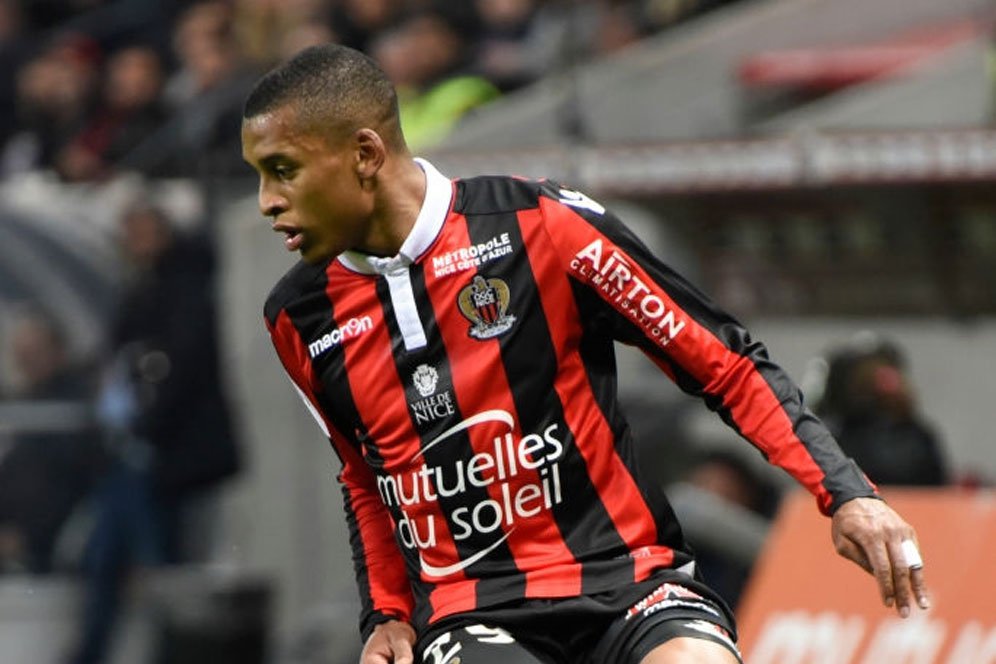 Dalbert Jadi Milik Inter Akhir Pekan Ini? Dalbert Jadi Milik Inter Akhir Pekan Ini?