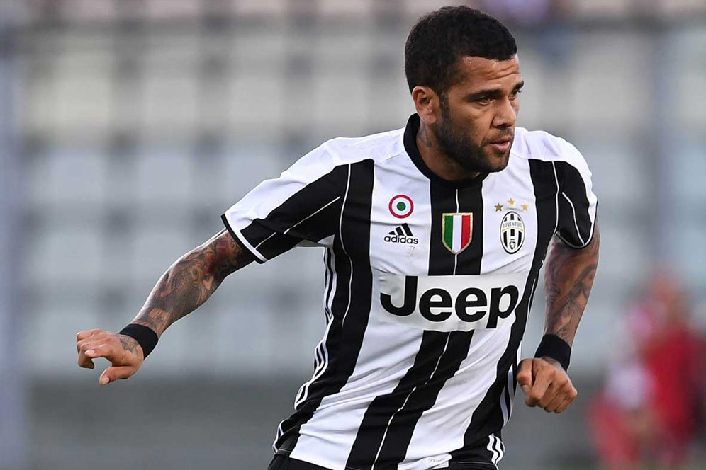 Alves Buka Kans Berpetulang di Inggris Alves Buka Kans Berpetulang di Inggris