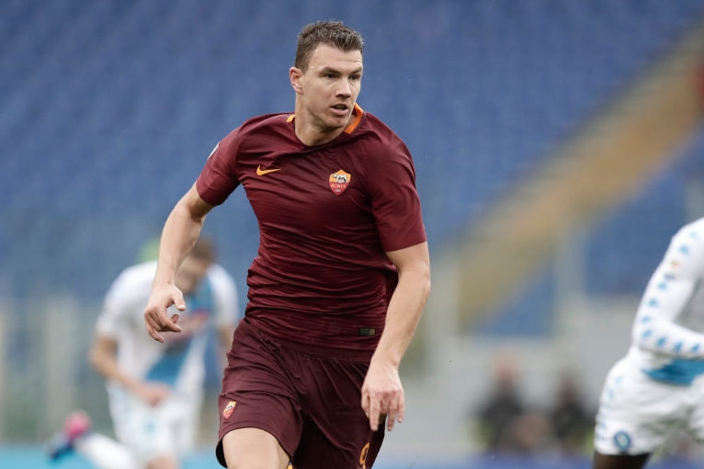 Di Italia, Dzeko Belajar Banyak Sebagai Penyerang Tengah