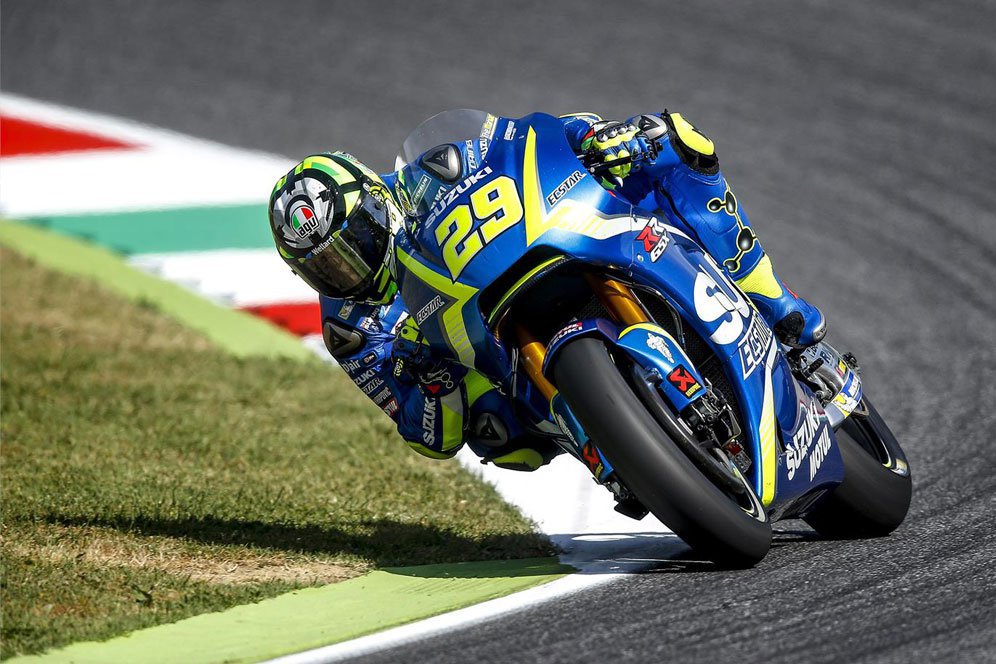 Suzuki Bantah Tak Suka Kehadiran Pacar Iannone Suzuki Bantah Tak Suka Kehadiran Pacar Iannone