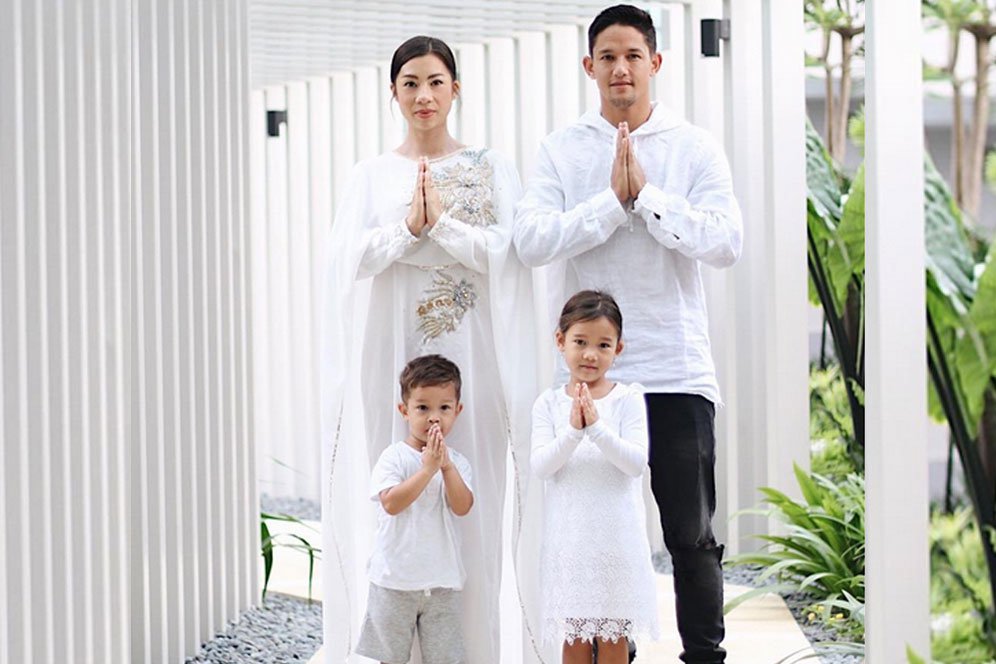 Jennifer dan Irfan Bachdim Pamer Foto 'Nakal', Netizen Heboh Jennifer dan Irfan Bachdim Pamer Foto 'Nakal', Netizen Heboh