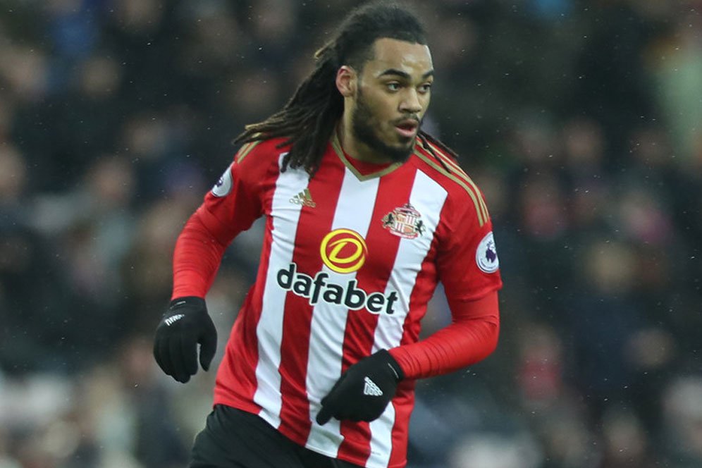 Lyon Inginkan Bek Manchester City Ini