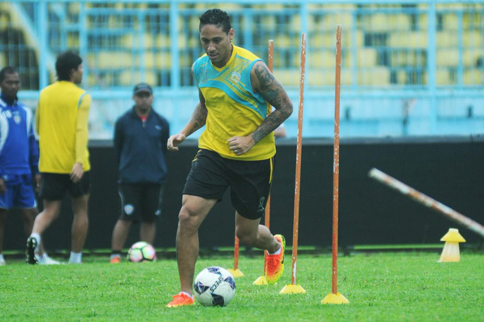 Arema Pastikan Lepas Juan Pablo Pino Arema Pastikan Lepas Juan Pablo Pino