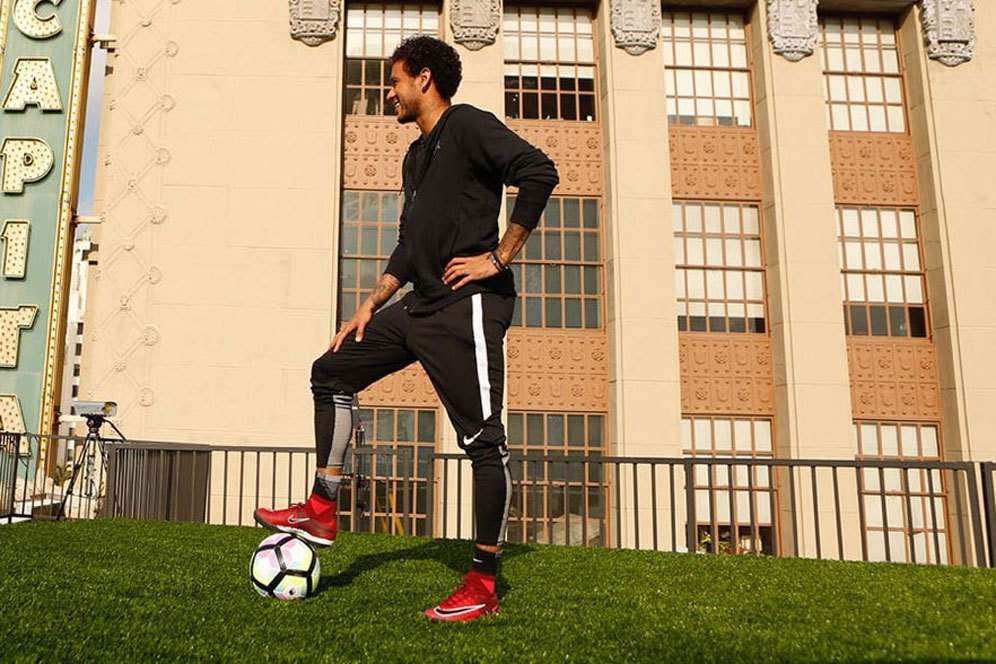 Aksi Free Kick Gila Neymar di Hollywood, Sukses Atau Gagal? Aksi Free Kick Gila Neymar di Hollywood, Sukses Atau Gagal?