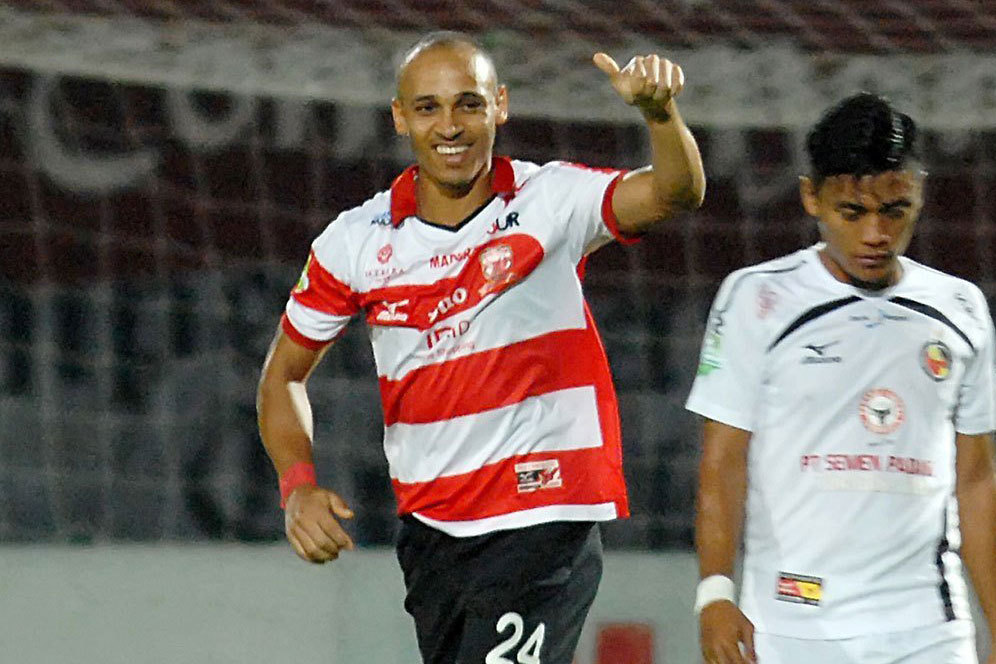 Pesta Setengah Lusin Gol, Madura United ke Puncak Klasemen Pesta Setengah Lusin Gol, Madura United ke Puncak Klasemen