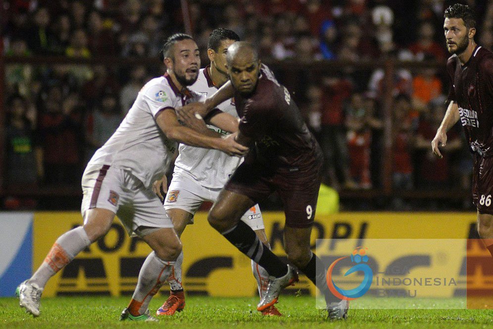 Penalti Reinaldo Elias Bawa PSM Makassar ke Puncak Klasemen Penalti Reinaldo Elias Bawa PSM Makassar ke Puncak Klasemen