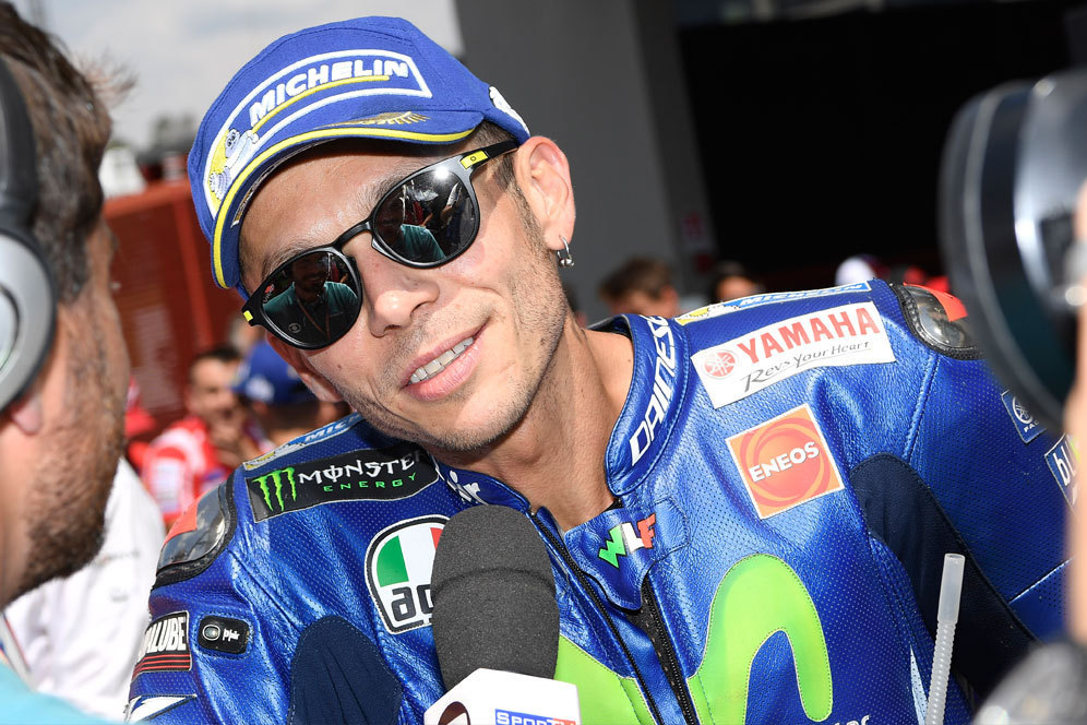 Valentino Rossi Undang Lewis Hamilton Latihan di 'The Ranch' Valentino Rossi Undang Lewis Hamilton Latihan di 'The Ranch'