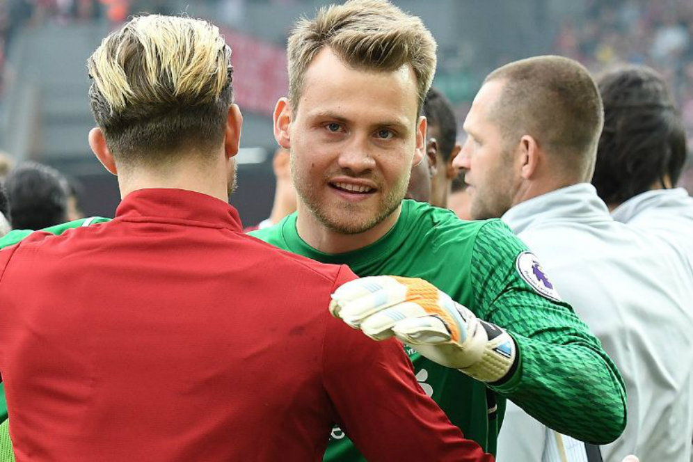 Mignolet Anggap Transfer Karius Aneh Mignolet Anggap Transfer Karius Aneh