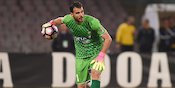 Karnezis Siap Gantikan Reina di Napoli