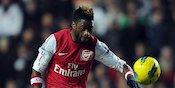 Tergiur Gaji Besar, Alex Song tak Pikir Dua Kali untuk Tinggalkan Arsenal Demi Barcelona Tergiur Gaji Besar, Alex Song tak Pikir Dua Kali untuk Tinggalkan Arsenal Demi Barcelona