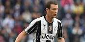 Leichtsteiner Ingin Pergi, Juventus Tawarkan Uang Plus Lemina Untuk Cancelo