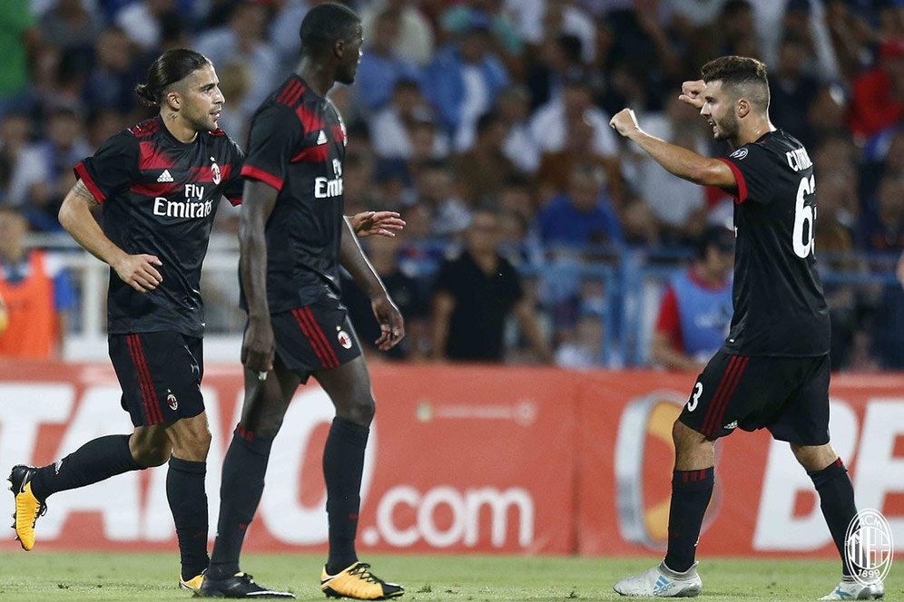 Pelatih Craiova Kagum dengan Antusiasme Milanisti di San Siro Pelatih Craiova Kagum dengan Antusiasme Milanisti di San Siro